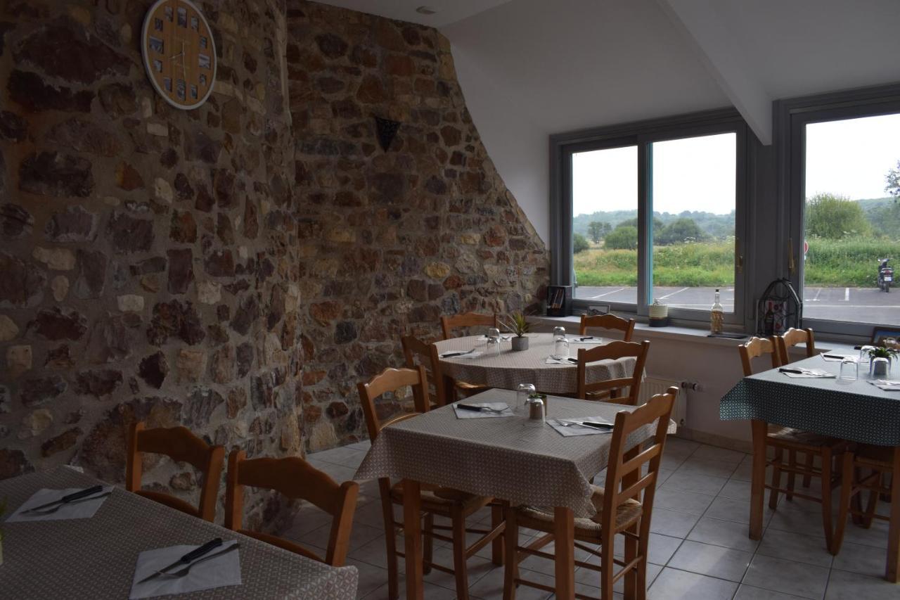 Auberge De La Vallee De La Douve L'Etang-Bertrand Exterior photo